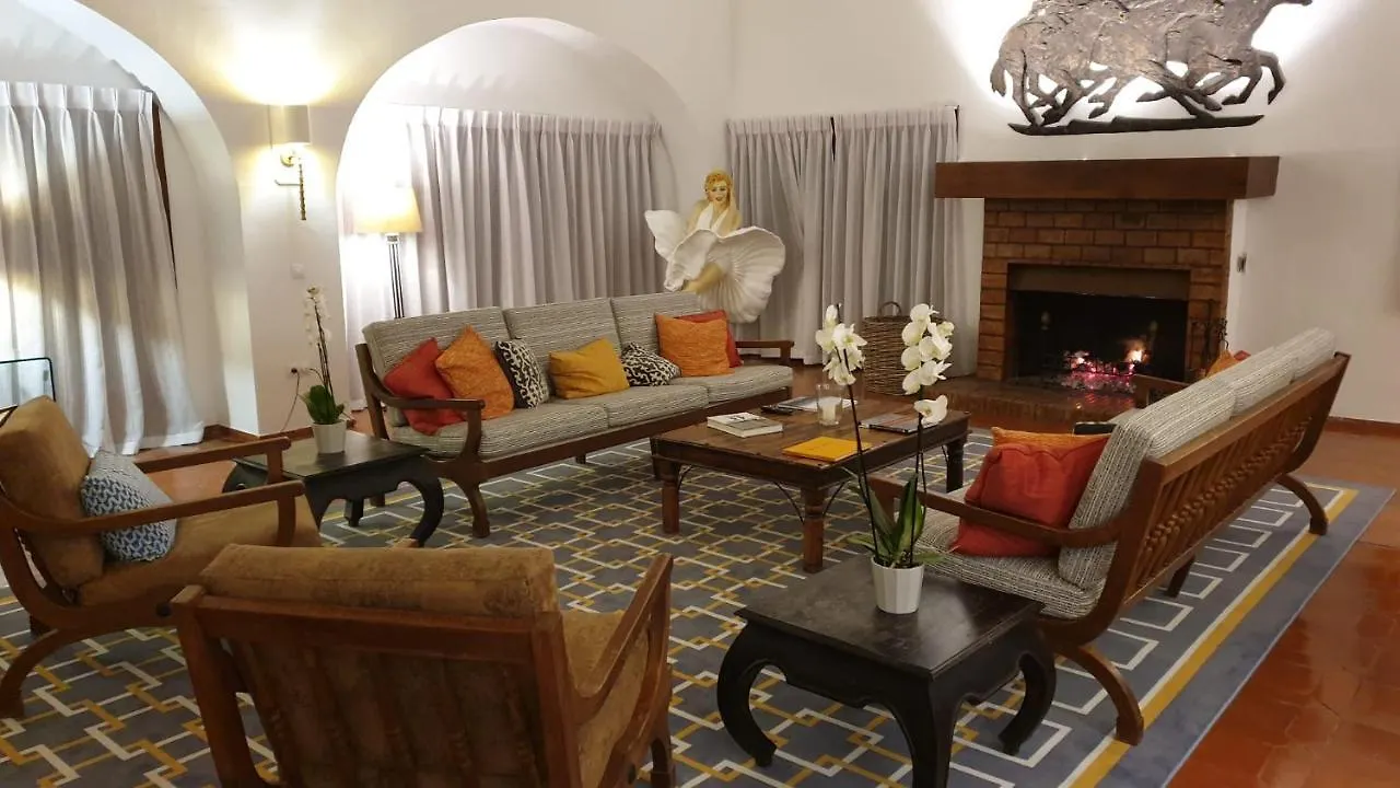 La Roca Rara - 8 Bedroom Villa Nerja Spanien